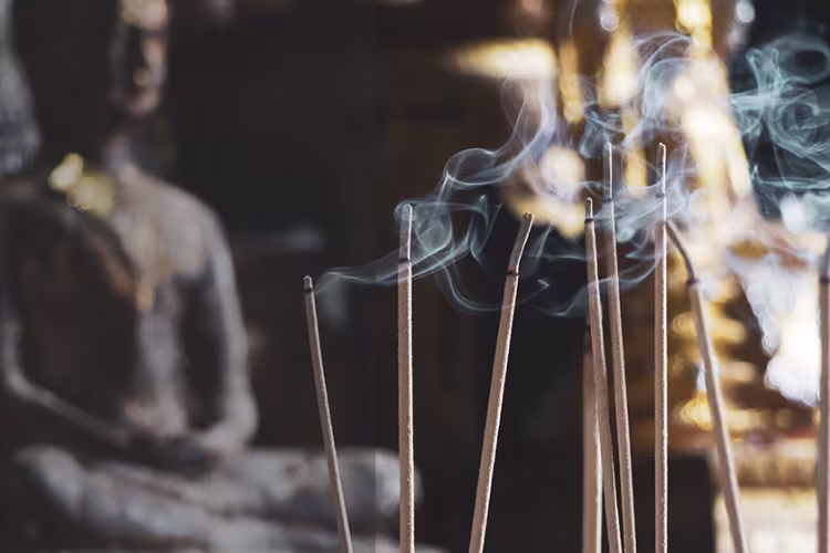 Encens qui brûlent de la boutique Ananda
